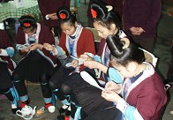 10��ǰ�yˮ��կ�еĶ���������Ů��