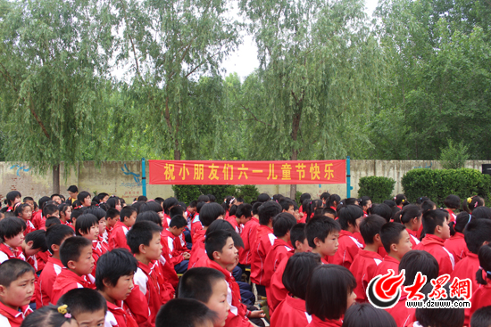 ףС���т���һ��ͯ���옷