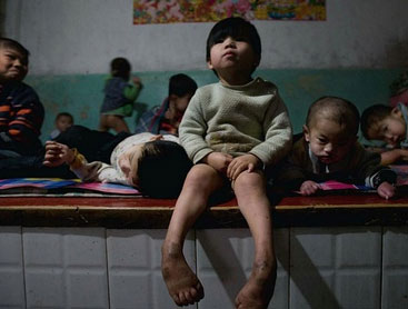 ���T���_��һ�ɟ��˓��������һ�_��L���M�����D�ӣ��MС�Ŀ��g�[����һ������䁣��D���Ă������������к��̓ɂ�����˯�µ�Ů�����������K����ı�������ֱ���w��