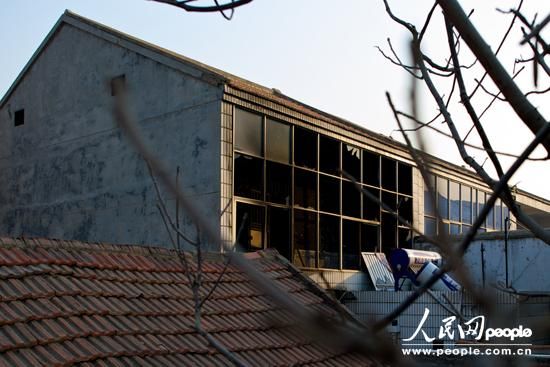 Ԭ�������B��ͯ�ľ�ס�ر�������ֻʣ�º�ɫ�Ĵ����ܡ�������Wӛ�� ��� �z��