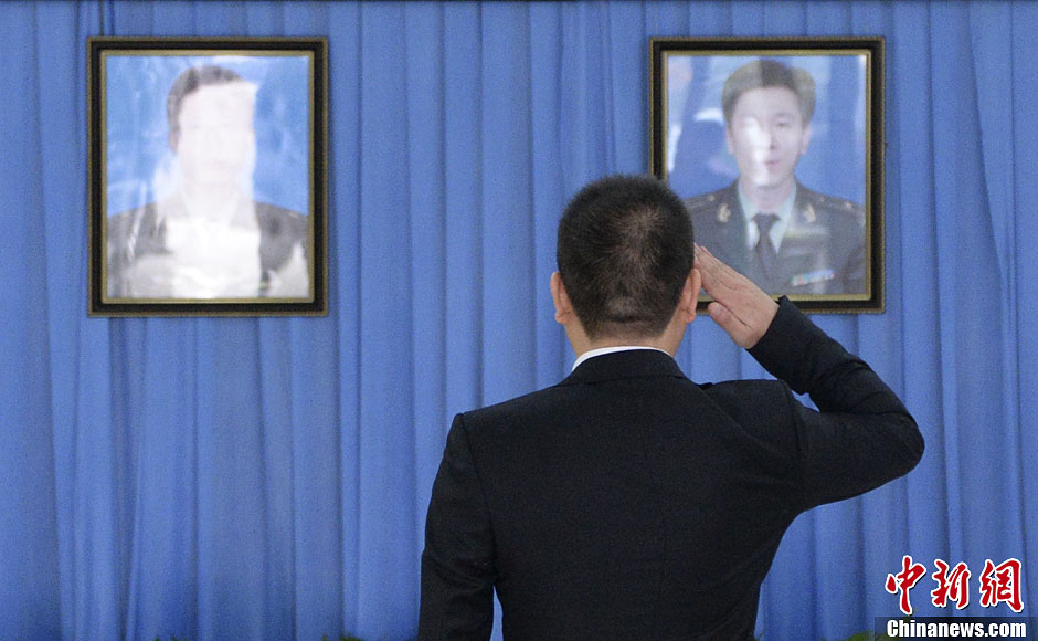 10��13�գ�������ǰ��ʯ��ɽ����֧ꠣ���������ϲ¡���̈���Ķ������ă���ɽ�|��������ʿ�������̈́���������� �z