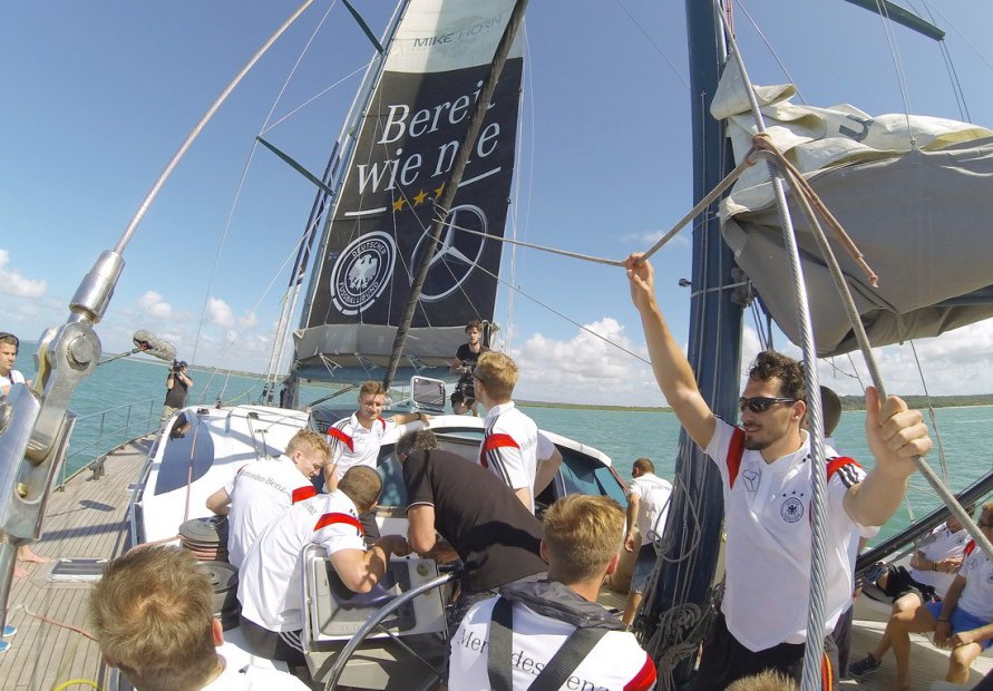 6��10��������ʥ�����ң����Ӗ���Y������ِǰ���ɳ˴�������