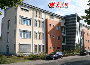 ���𡰱��ӷ����� һλ������W����Ц��