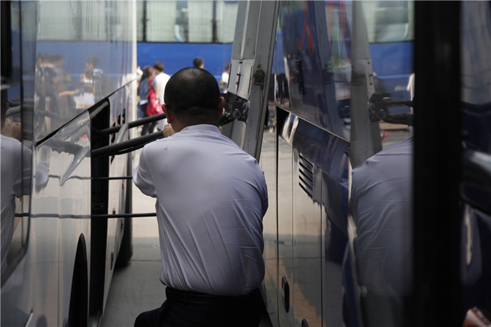 �l܇λ�����Mխ��܇�v�g϶�����{�TС�ĵ������P�]����œ�T���������zӰ ɽ�|���\  ��������.jpg