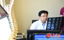 8��һ�����w����ģ��һ��CTƬ�Ƭ�C��������k�����������t���o�������T�\̎�Ľ�����󱊾Wӛ�� ���L�� �R���K �z.jpg