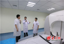 ɽ���Ժ���M��٤�����ί��O��rֵ3000�fԪ�������ί����^픵��i��Ď׺�����λ�õ��[����Ѫ�ܻ��κͲ��ֹ����Լ������w�����ڴ�Ԕ�� �ί�����ؓ؟�t���Ľ�B���󱊾Wӛ�� ���L�� �R���K �z.jpg