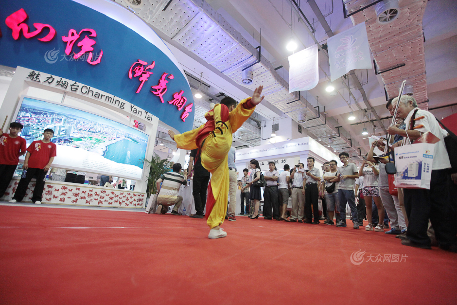 8��28�գ��ڵ����ɽ�|�Ĳ���(hu��)���_(t��i)չ�^(q��)���R�����A��У�Ĺ���С�Ӹ�������עĿ��