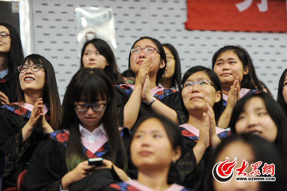 2015��6��26�գ�ɽ�|��W����У�^�����I�����^���WУ�����Į��Iҕ�l���x�e֮�r������Ů��������I��