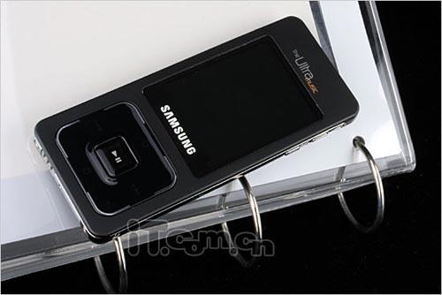 緊貼纖腰美臀夏日便攜輕薄時尚手機推薦(3)