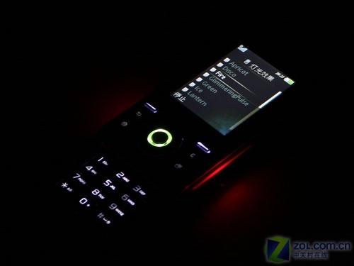 時尚手機新教主 滑蓋炫燈索愛S500i評測 時尚新概念索愛超薄滑蓋機S500i評測(6)