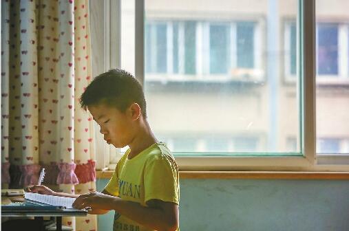 ��С���B������ĸ���M�� �ٴ����R��æµ�ĸ�ĸ�����䡱