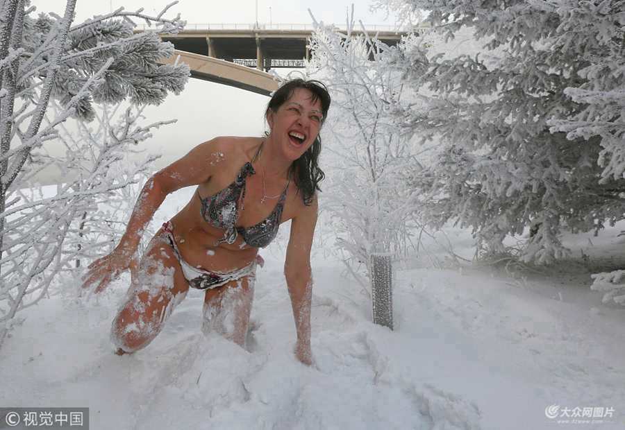 ���ؕr�g2018��1��21�գ����_˹����˹�Z�ŴĿˣ���Ӿ�㘷���ĳɆT����38�z�϶ȵĚ���¶�Ӿ������ѩ���ґ����ա�