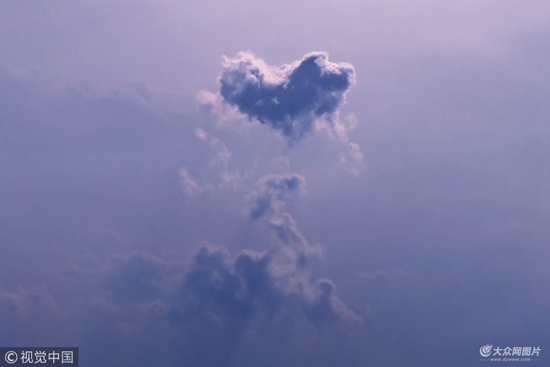 2018��2��19��Ӎ��ӡ�ȣ�43�q�ĔzӰ��Nazim Shaikh�ڳ��w�C�����{���������;�в�׽���@һ�M�А۵Į��棬һ���ƌ��Ԏ׺����������γ��F������У��B�zӰ���Լ����Q�@��ֱ�y�����š�