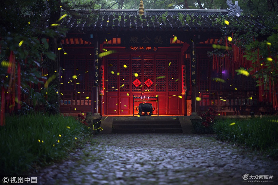 2018��7��8�գ�ҹ��r(sh��)�֣���Ⱥ��Ξ���x���Ͼ��Ͻ�ɽ�`���¹��@�Ę������w�裬�����c(di��n)�c(di��n)����������ҹ���еķ��ǣ��·����һ��(g��)��õľ��`���硣