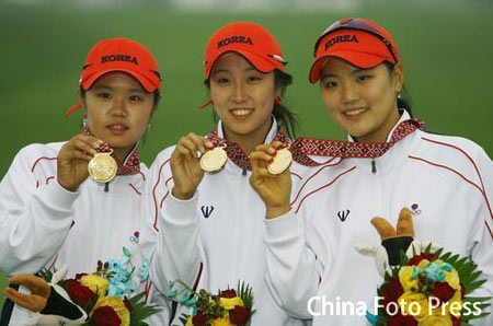 ���ʮ�����˕��ÜI�ۄ��˸�����Ů��ѩ����(�D)