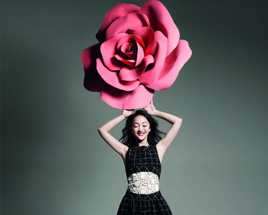 ��ǰ����Ѹ���ϡ��t�㡷�s־�����꿯���档�����У���Ѹ�����������ˣ�͸��һ�ɝ��Ĵ��՚�Ϣ��