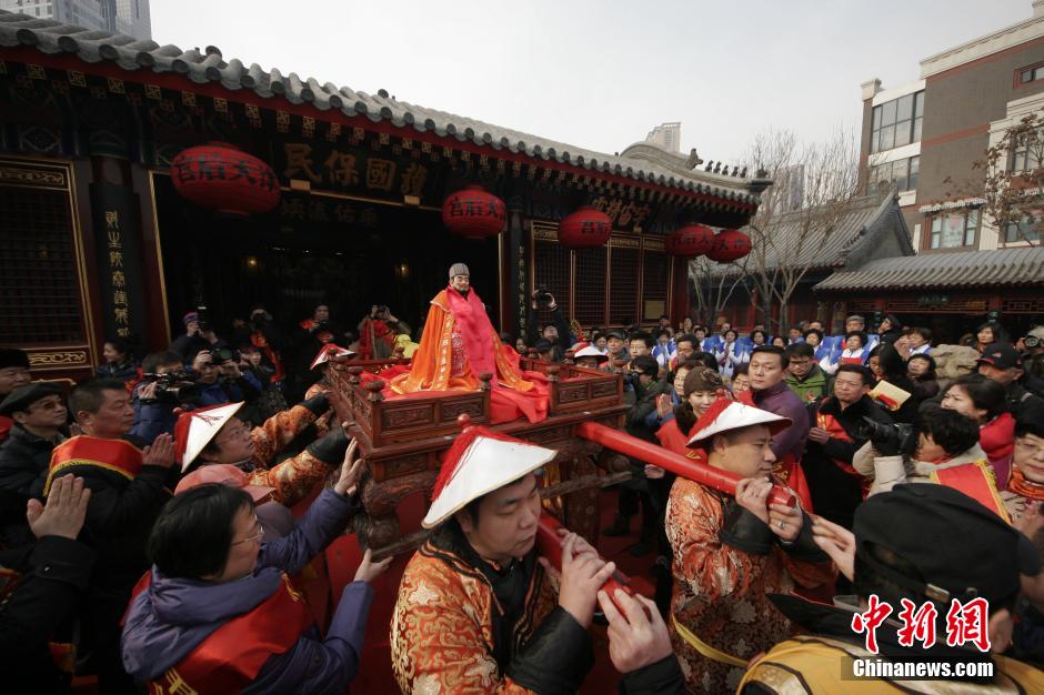 1��23�գ��Ї��r(n��ng)�v�D�¶�ʮ�������g�^֮��С�ꡱ�����P���A���y(t��ng)�Ļ���չ�F(xi��n)���ҷ����|(zh��)�Ļ��z�a(ch��n)����(d��ng)�գ�������m�e�м����괺�����xʽ�����x��ؽo���˂����n�����������L(f��ng)�{(di��o)��혣�����S�ǡ�