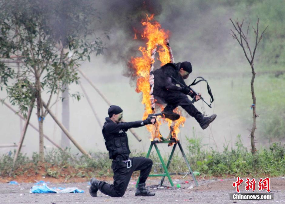 7��2�����磬�����_���и��ع����ؾ����侯��߅���������Ȇ�λ�Ľ�600�������־�Ӣ�����_�����S�r�^(q��)���Ӗ(x��n)�����أ��e���_���й����C(j��)�P(gu��n)������3̖�� ���ַ�����̎ͻ�S��(w��n)�R��(b��o)�ݾ���