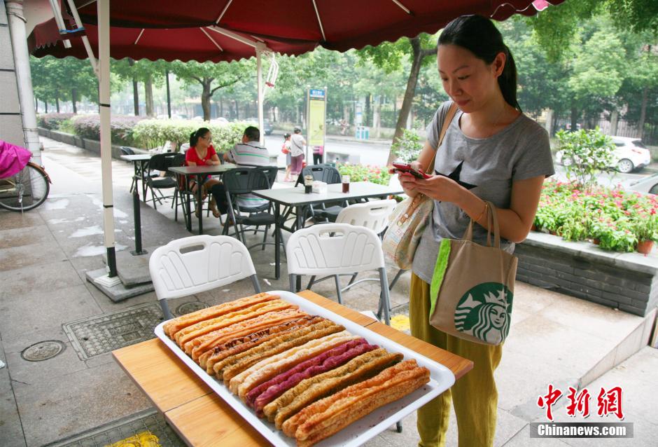 8��26�գ��������֙C�Ĕz��ɫ�͗l��