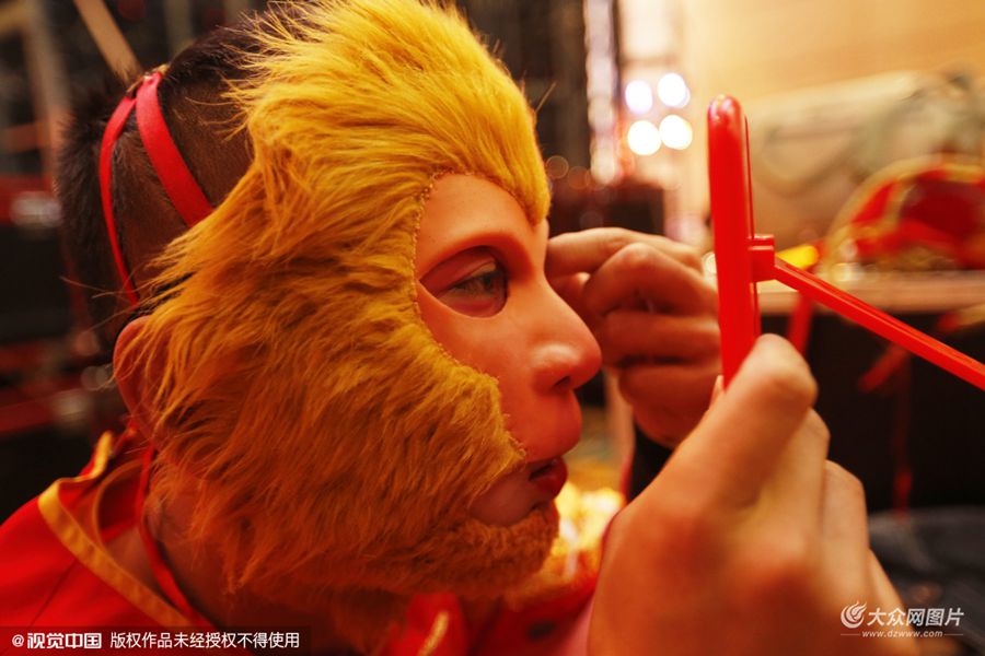 2016��2��3�գ�ɽ�|���u���r(n��ng)�v�����R����ӛ�߽��ո��S90��С��𲨁���һ��˾�����(hu��)�F(xi��n)�������͎��ֵܜ�(zh��n)�������ɮ��ͽ����һ�������