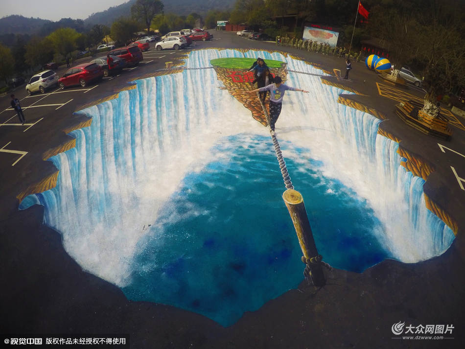 2016��3��6�գ������Lɳ��һ����e�s500ƽ���׵ľ�������3D�����F���Lɳʯ�����ԓ�������⡢��Ȥ�M���������ο��ڮ�����ǰ��[Pose���w򞡰�ˮ���һ���Ę�Ȥ��