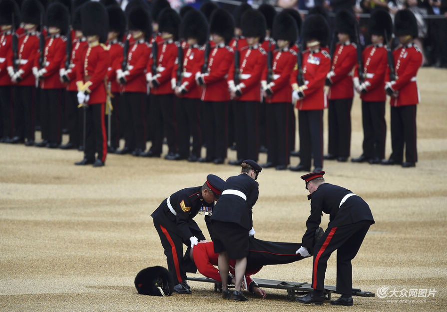 ���ؕr�g2016��6��11����Ӣ��������Ӣ���e�лʼ�܊�醱��xʽ�o��Ů��90�q���գ�һ��ʿ��������