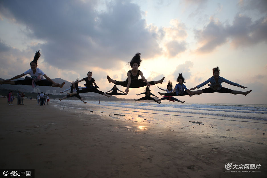 9��23�������uʯ���˺�ˮԡ����ֺ�ӭ�������������οͺ�߅�������y���wһ���R��