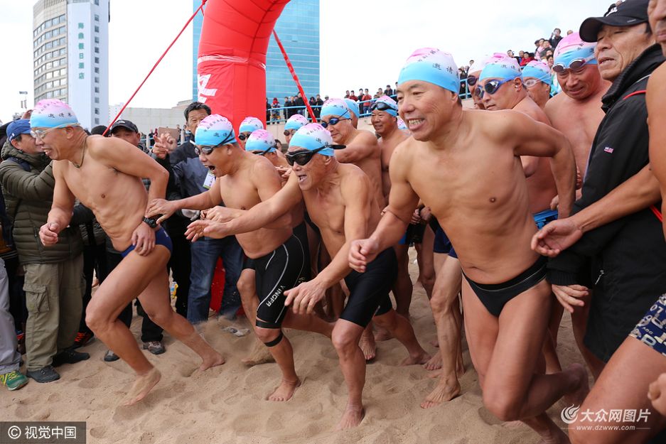 12��11�գ�2016���������u�ж������_ˮ����Ӿ���υ^��Ոِ�ڗ���ˮԡ���e�У��S�u�^�����υ^�������΅f����10��֧����꠽�400����Ů���ΐۺ����º����Ρ�