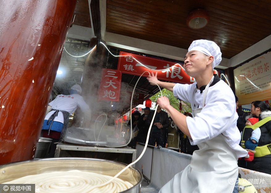 2��22�գ��ɶ���30�q���ﲨ��һ����ɽС������S��Ϫ���ѽ�һ��ࡣ������̎���ξ��^����ɫС��һ����ĸ���Ҳ�ǳ����ҡ���������Q��������������d�l�]һ�������赸���]��һ���ͻ��ˡ�