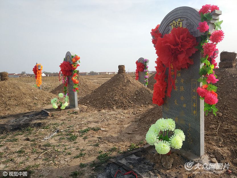 4��3�գ�ɽ�|�I�ݣ����r(n��ng)������������У�һ̎��?z��i)��ϳ��F(xi��n)��ʮ�����۵�һĻ����ǰ��Ĺ���ϱ��������˸�ɫ�������b��ʮ���r�G��