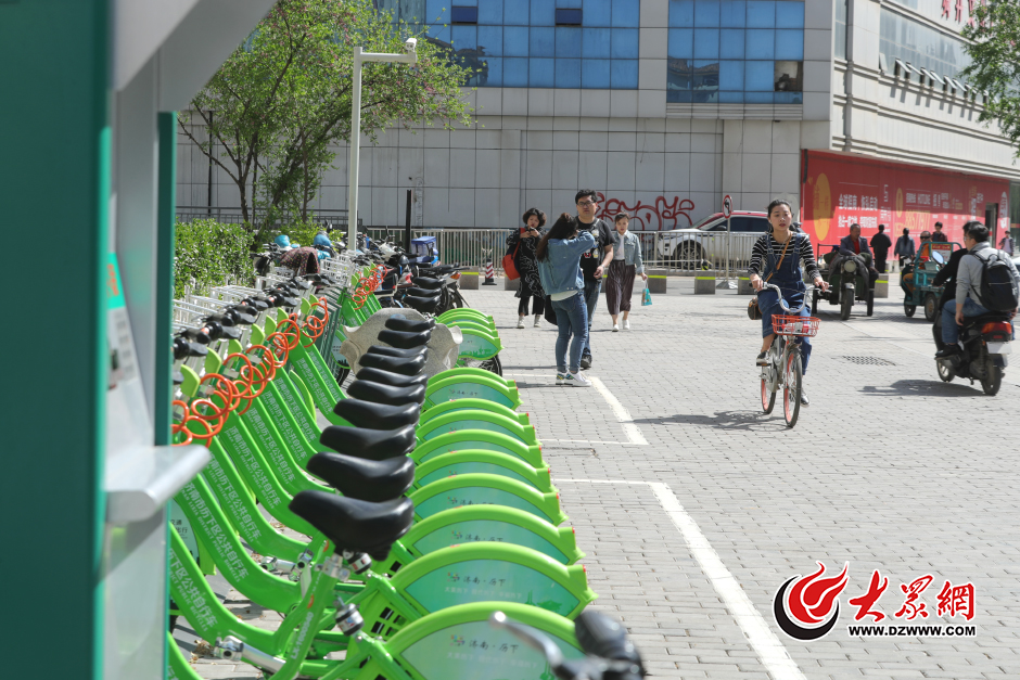 1��4��18�գ��ڝ�(j��)��Ȫ��·���������r���T����С��܇�������p��Ů��(j��ng)�^����С�G܇����˴����վ�c(di��n)̎�s�o�ˆ��򡣴󱊾W(w��ng)ӛ�� ���L�� �z