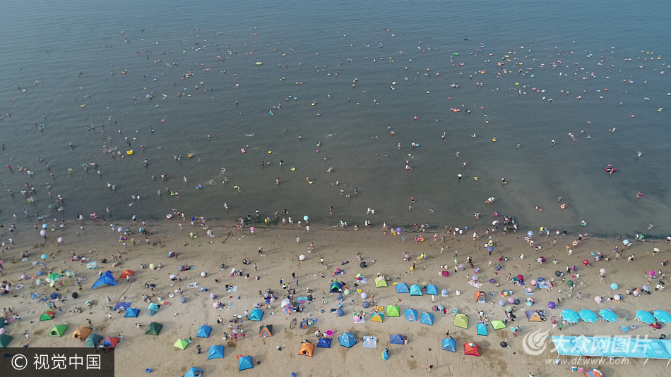 2017��8��6�գ�ɽ�|ʡ���_��һ��ˮԡ��ӭ�������º��{�����οͣ����NӾ�߻����G�G�c�Y�������ɞ�����һ���e�ӵ��L����