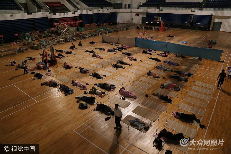 2017��9��2�գ����ݴ�W(xu��)������(b��o)����У�����w���^���������L(zh��ng)�ṩס��̎���䁣������M(f��i)�ṩ��ϯ��ë�������VȪˮ����Ʒ��߀�д���W(xu��)����ҹ݆��ֵ�࣬����L(zh��ng)�ṩ����(w��)�����ͼ��L(zh��ng)�����F����Ʒ��