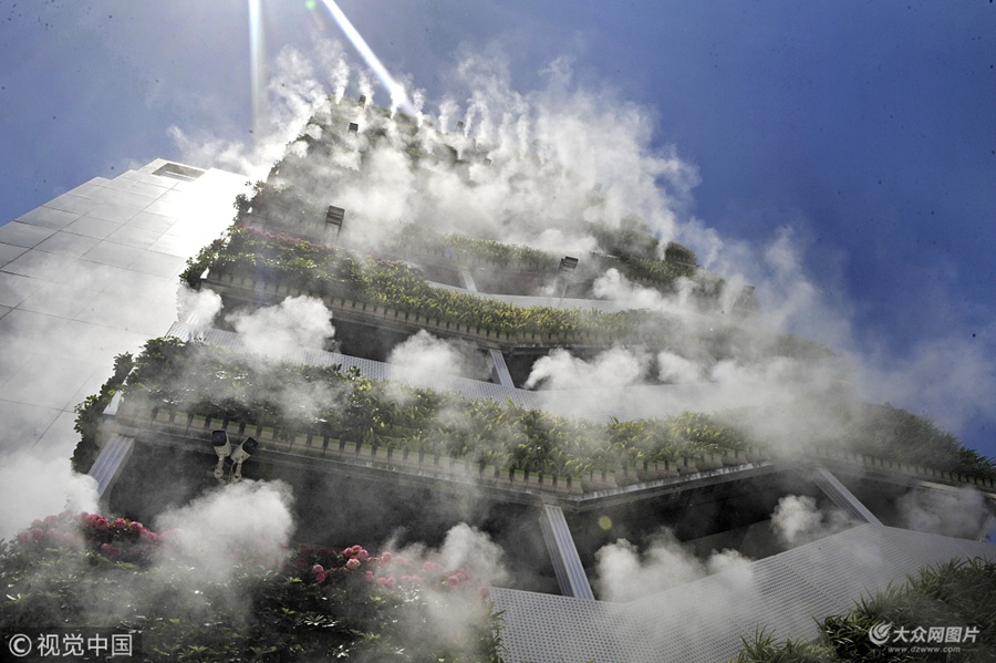 2018��6��10�գ��������ߘ����L�M�Gֲ��߀�M�@���F�⡣һ��ֻ��6��Ķ�ҕ�l�ڶ������ˣ��W���uՓ�@�ǡ����Ĵ�ס�������䌍�@�������б���ʾ���օ^��һ̎���b�������Fɭϵ�y�����������ⴹֱ�G����