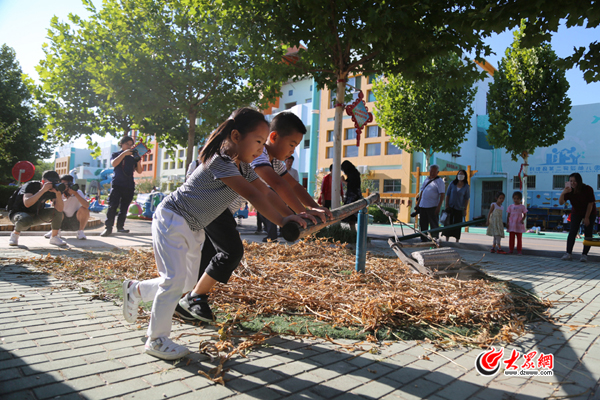 1���󱊾W(w��ng)�|�I9��9��Ӎ 9��7��������ɽ�|ˇ�g(sh��)�W(xu��)Ժ�S�Ӟ��w����(chu��ng)���M���M(j��n)������ס��D������h�ڶ���(sh��)�(y��n)�׃��@���������S�Ӟ������Ļ���ɫ�Ĵ����Α򸱱�.jpg