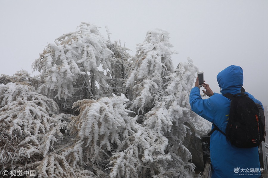 2018��10��18����������u��̫��ɽ�ϰ�ѩ�h�h����Ȼ�ѽ�(j��ng)�M(j��n)���˶������sȫȻ���ɽ��߀�����＾��