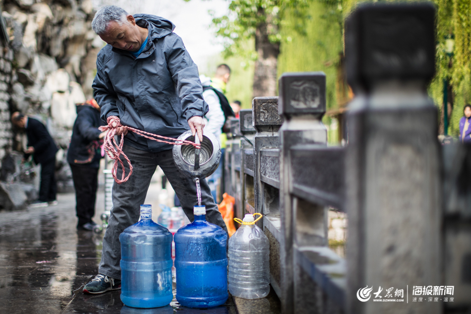 �D1 ���^���磬�ڻ�Ȫ�ϴ�ˮæ �󱊾W(w��ng)��������ӛ�� ����.jpg