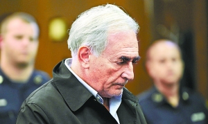 5��16�գ�������ϯ�~�s�����D���·�Ժ�e�е� �C�������A��/����