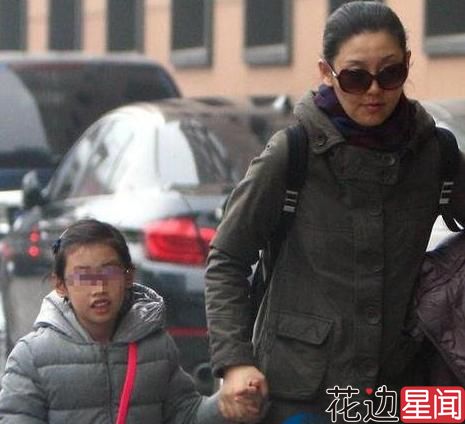 ���ǽ����ϥ�o�Ӄ�Ļ �췫2��Ů���������H��