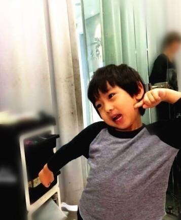 ŮģײĘ��־�� Kimi�°l��ײĘ����怣��M�D��֮ǰ���W�Ͼ��ع�����־�f��kimi���^�l����Ƭ�����^߀��֪��kimi���°l�͡���ǰ��Kimi���°l�����ع�����W�ѵ��Pע��һ��������Ģ���^��׃���n�����С��̫���l�ͱ�ٝ����������怣����ӱ��⡰С����怡������ˣ����X�������أ�